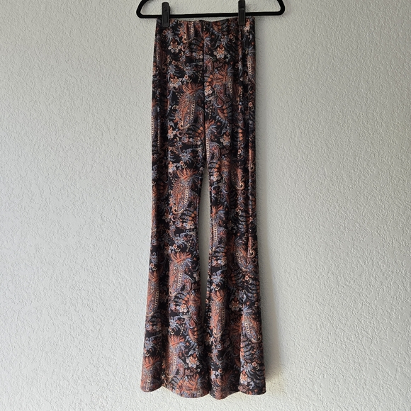 Free People Pants - Free People XS Kitty Flare Pants Paisley Print Pull on